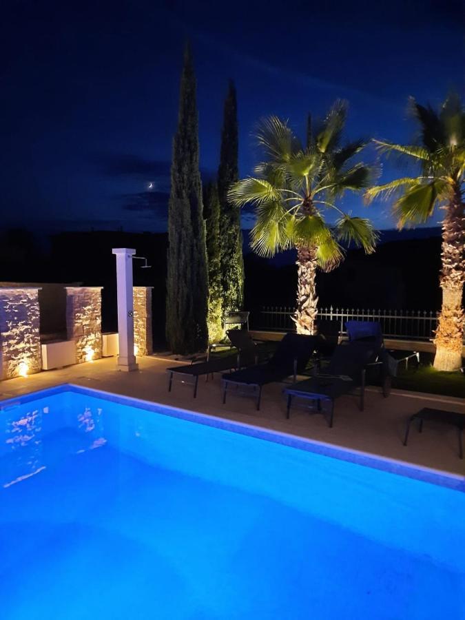 Villa Elena Sevid Bagian luar foto