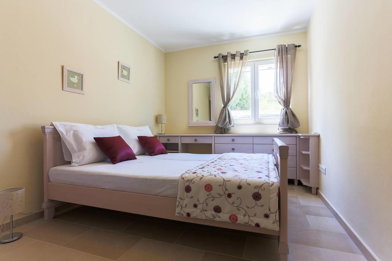 Villa Elena Sevid Bagian luar foto